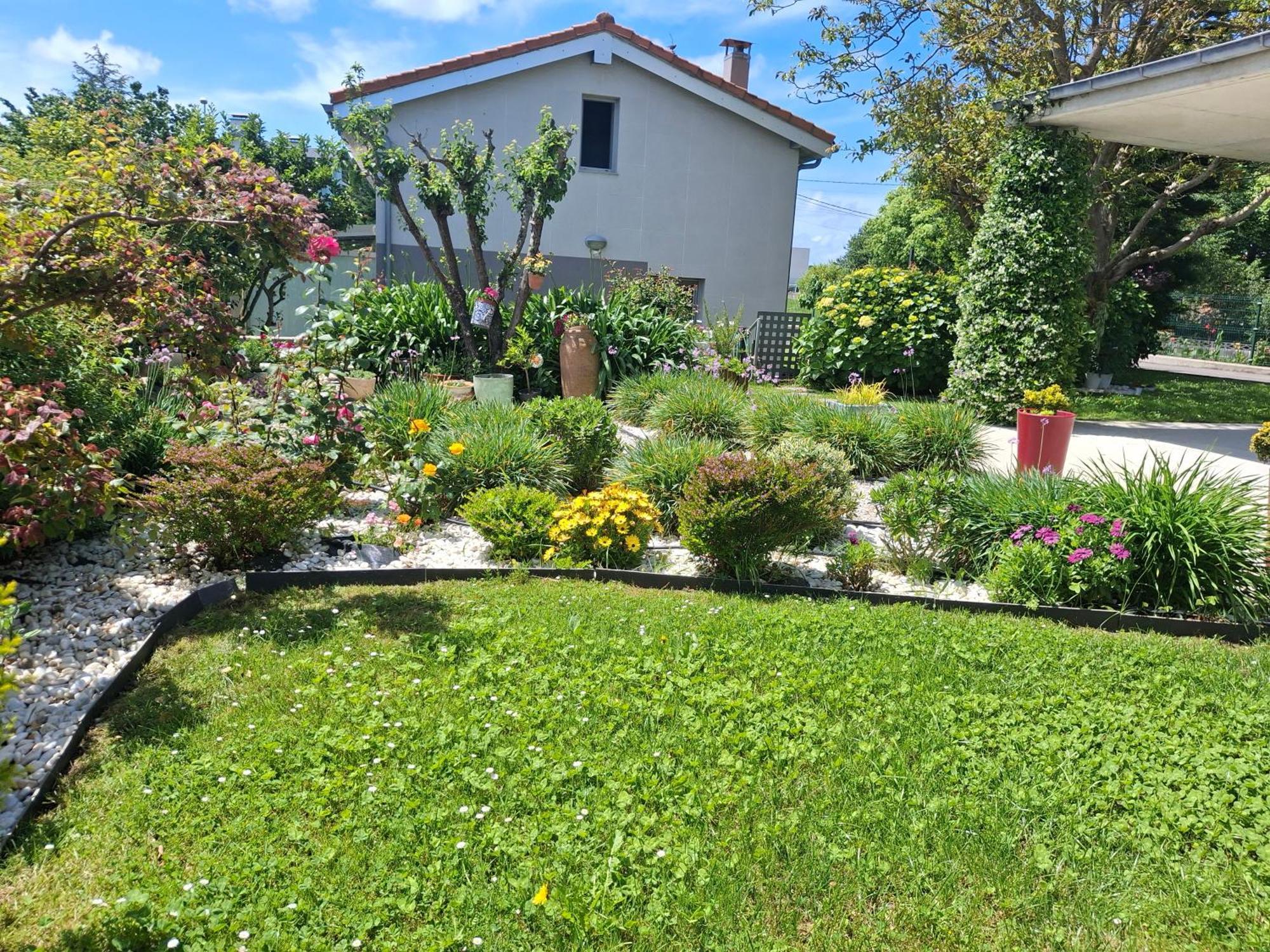 Homestay En Casa Moderna Con Jardin