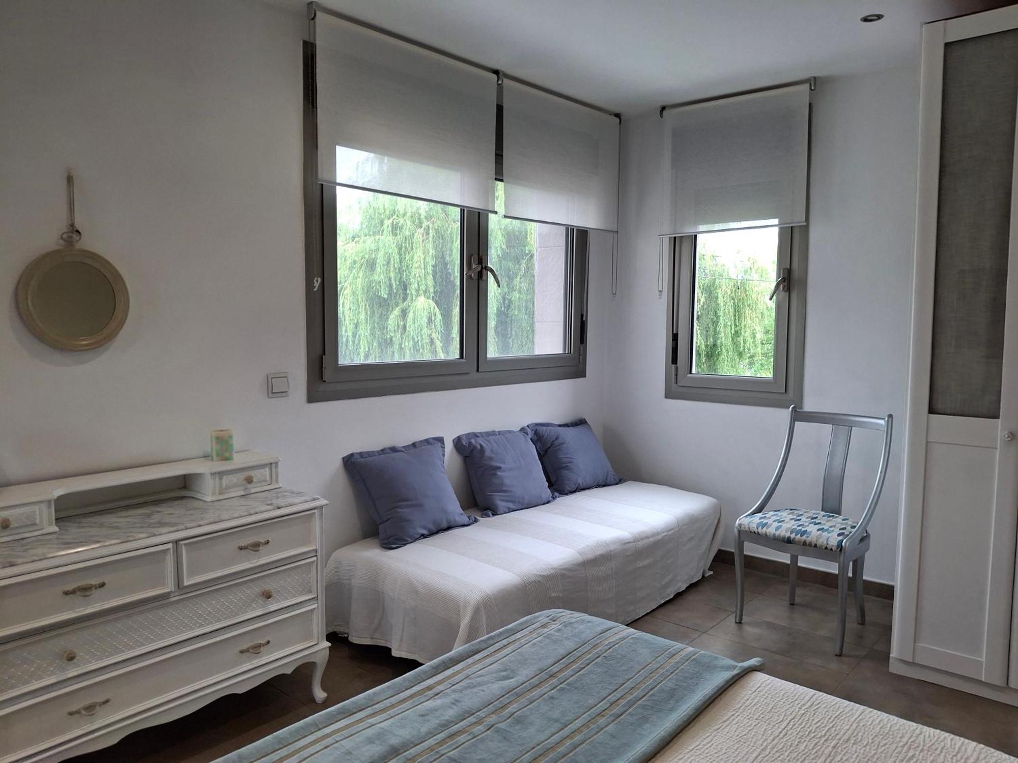 En Casa Moderna Con Jardin Homestay Santa Cruz De Bezana