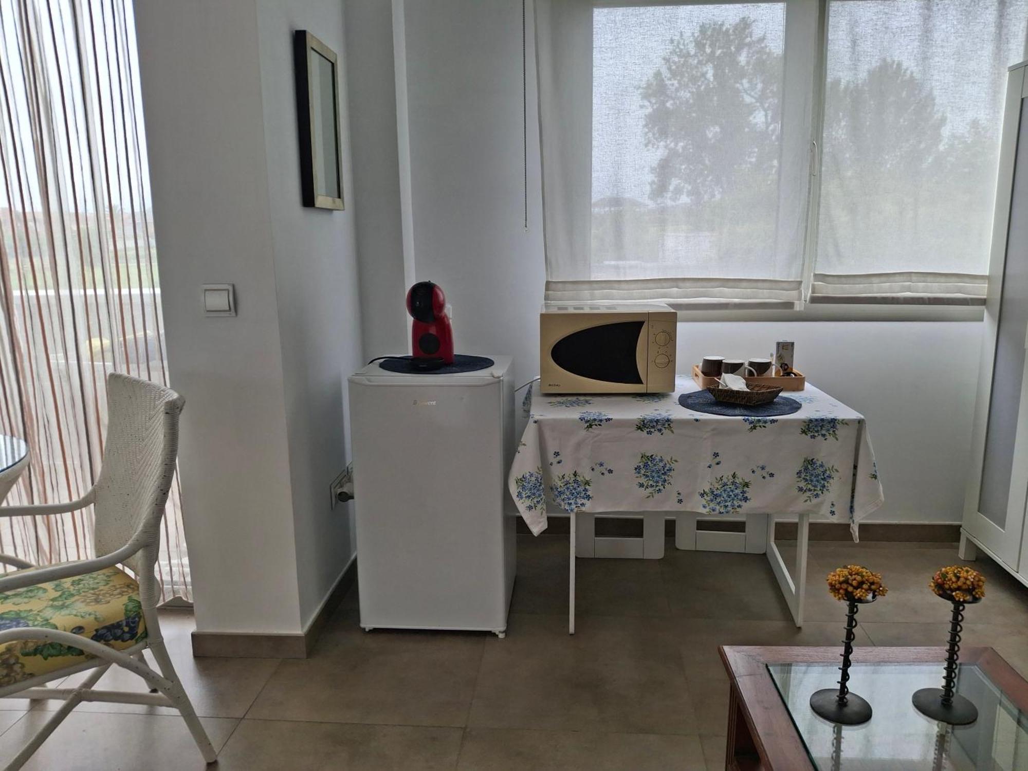 En Casa Moderna Con Jardin